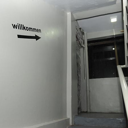 Space Boutique Hostel Yangon Exterior photo