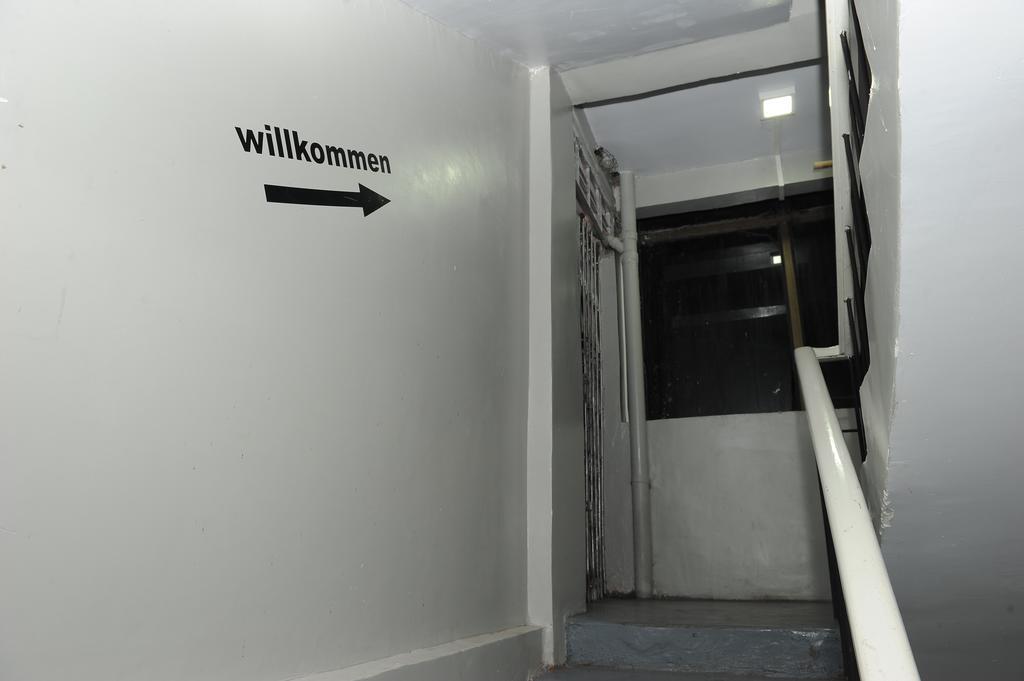 Space Boutique Hostel Yangon Exterior photo