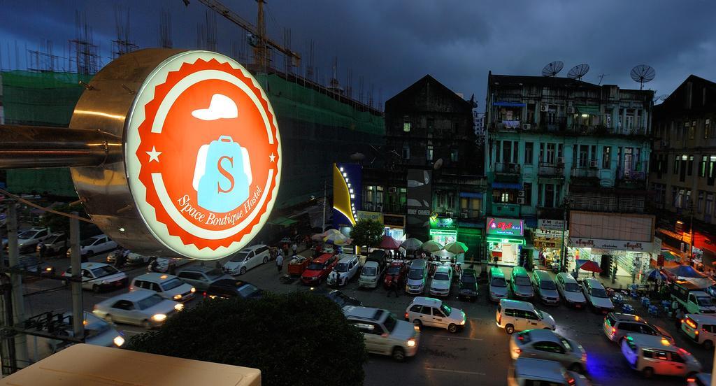 Space Boutique Hostel Yangon Exterior photo