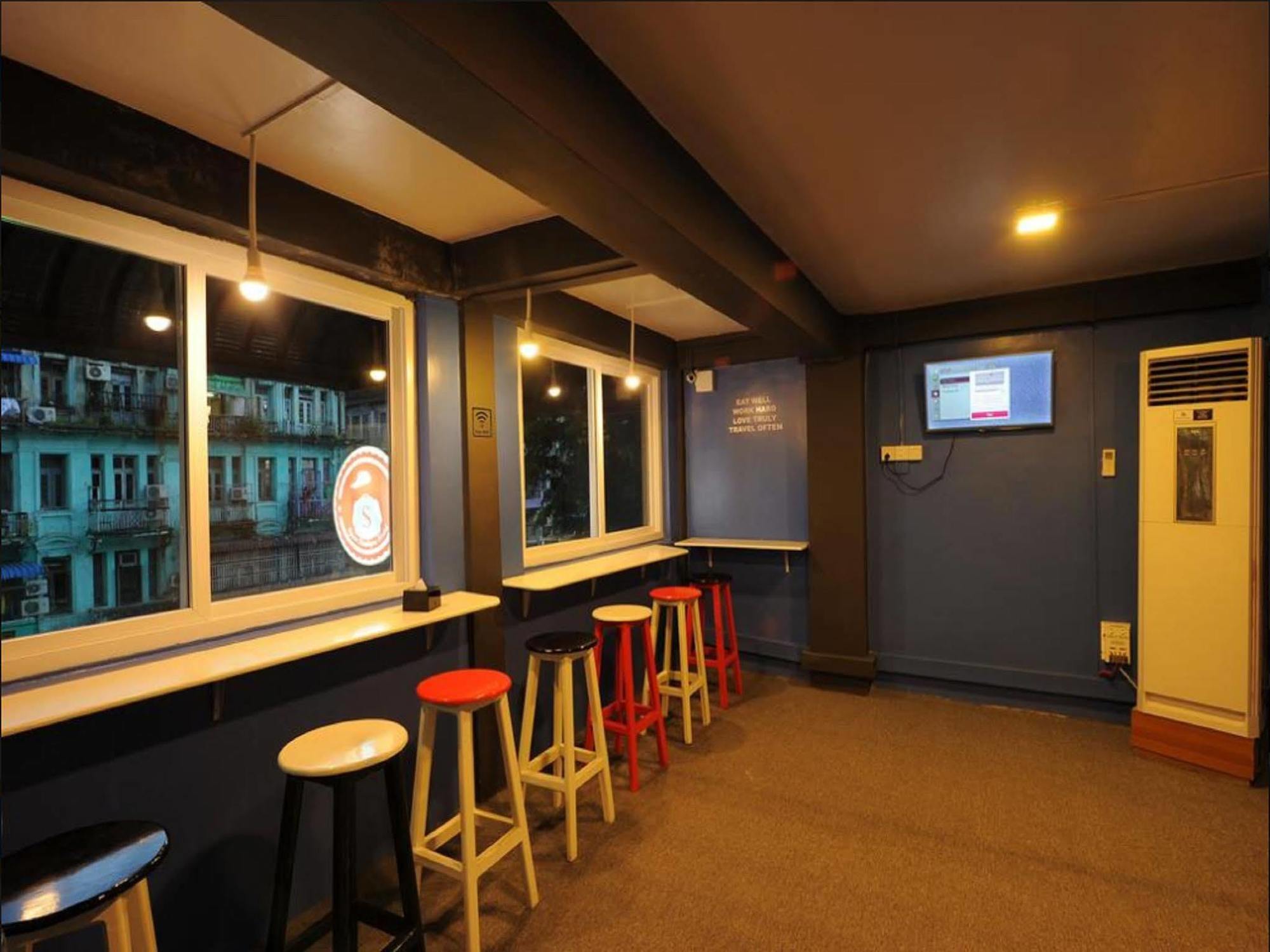 Space Boutique Hostel Yangon Exterior photo
