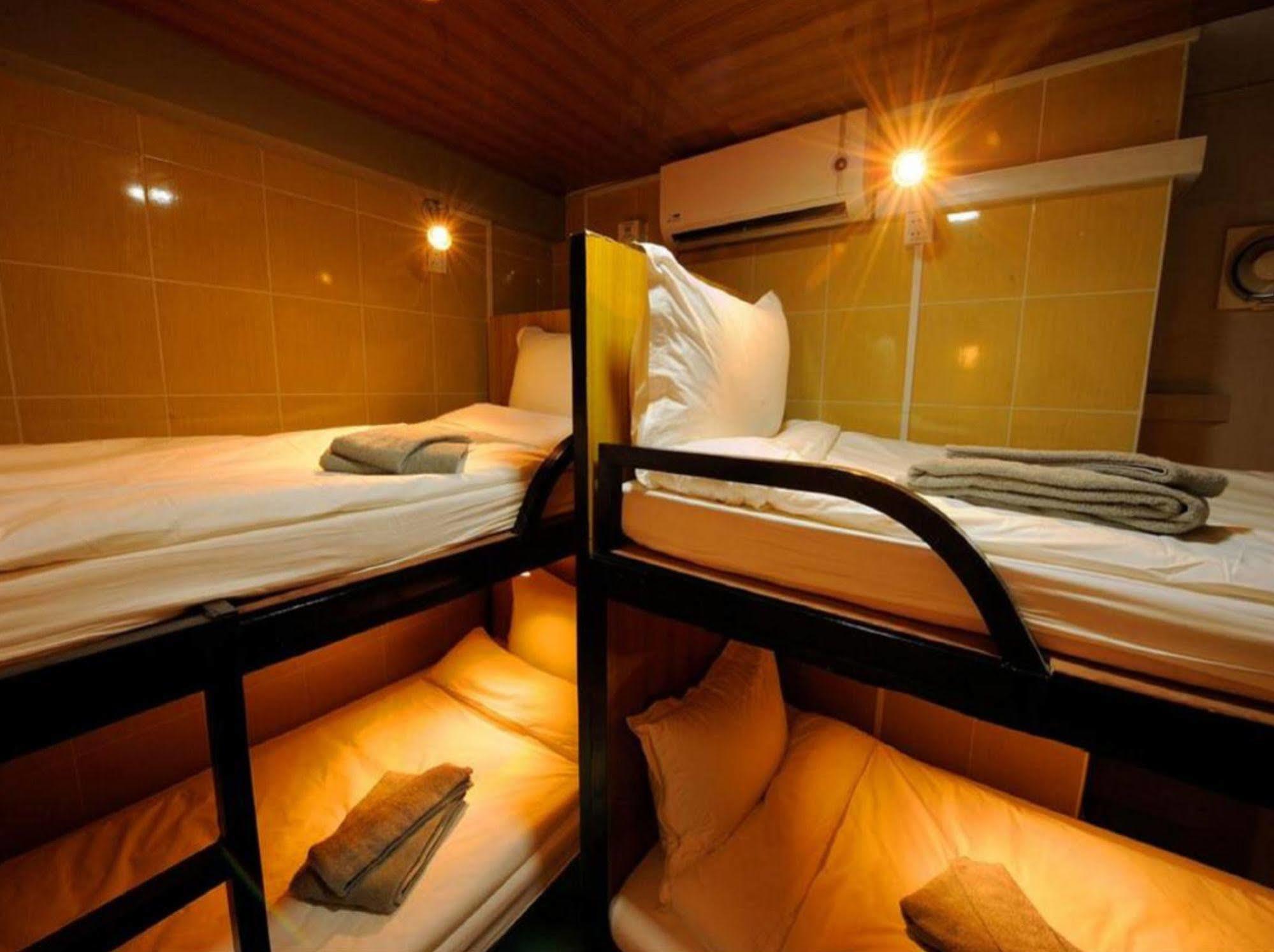 Space Boutique Hostel Yangon Exterior photo